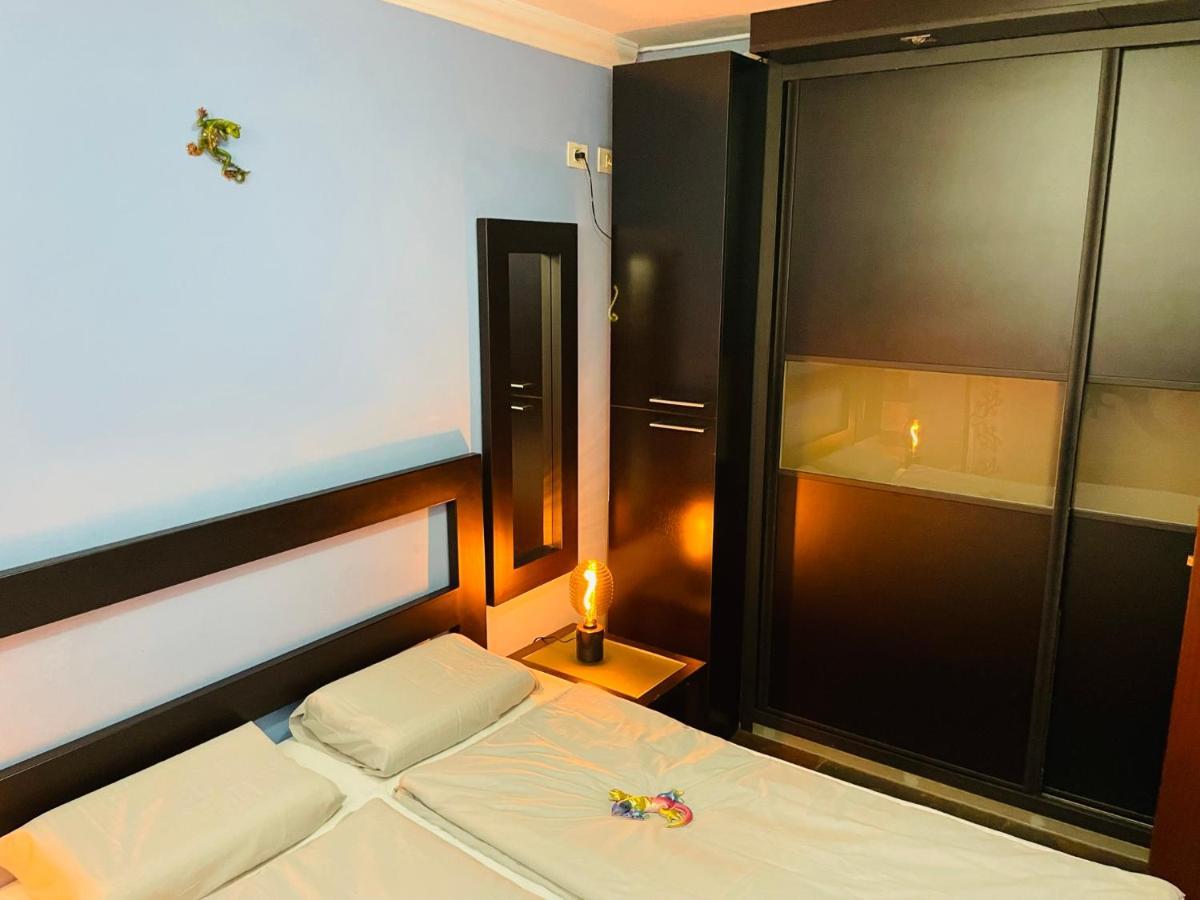 Lizards Lounge - Tanife Apartment Beim Yumbo بلايا ديل إنغلز المظهر الخارجي الصورة